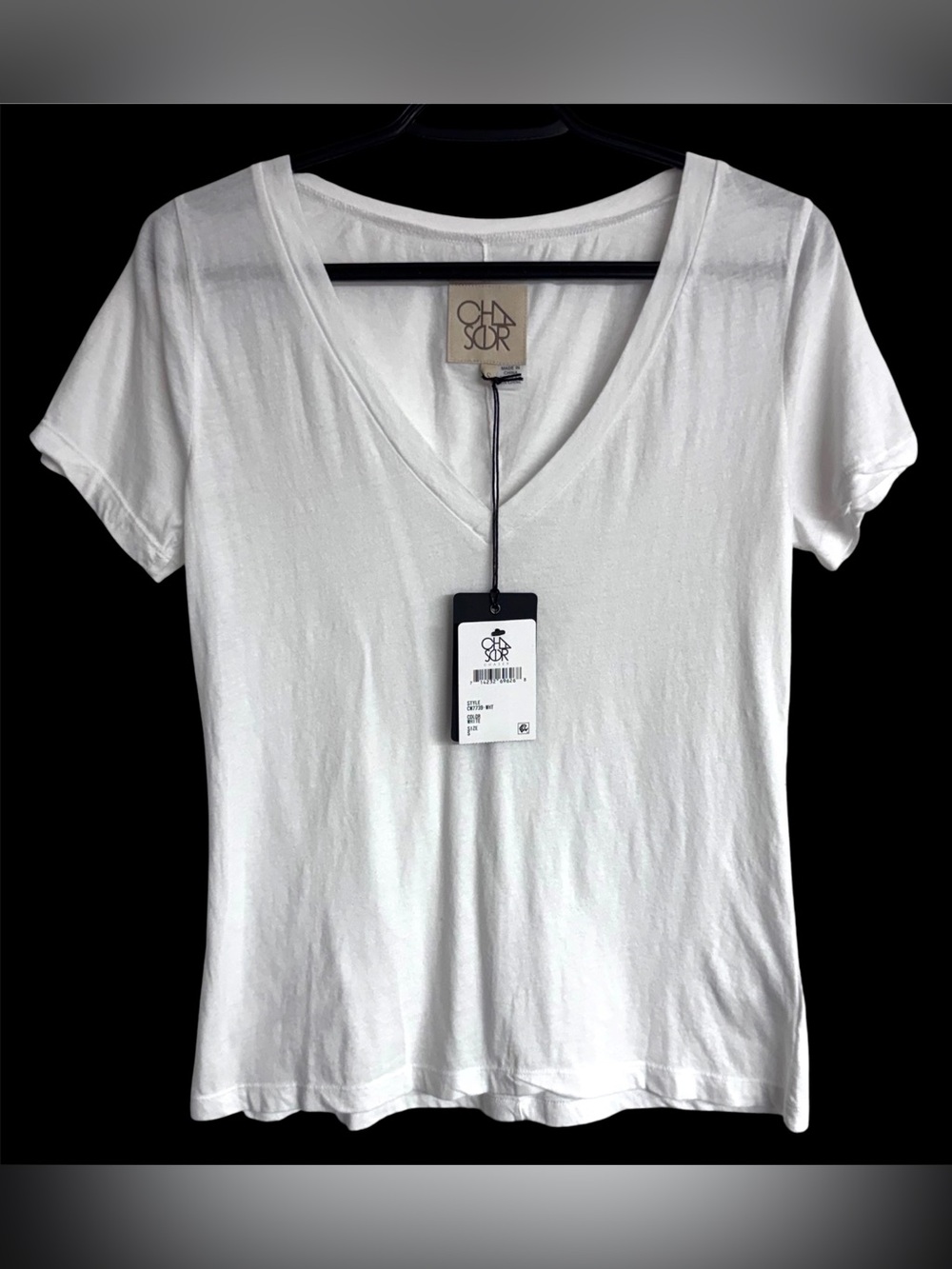 Chaser Brand Short Sleeve V-Neckline 100%
Cotton White T-Shirt Size Small